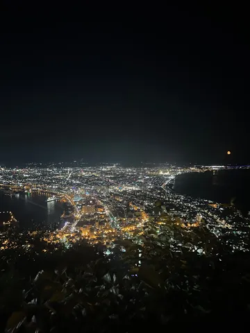 煌めく夜景のパノラマ
