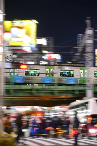 疾走する夜の情景