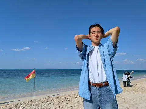 夏空とビーチフラッグ