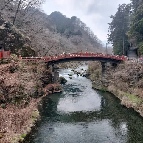 赤い橋がくれる静かな時