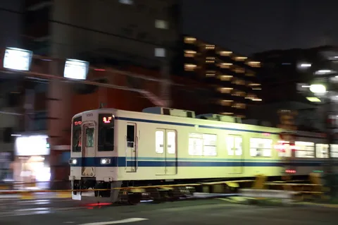 夜の疾走、光の軌跡