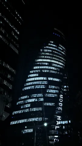 夜空に光る未来都市