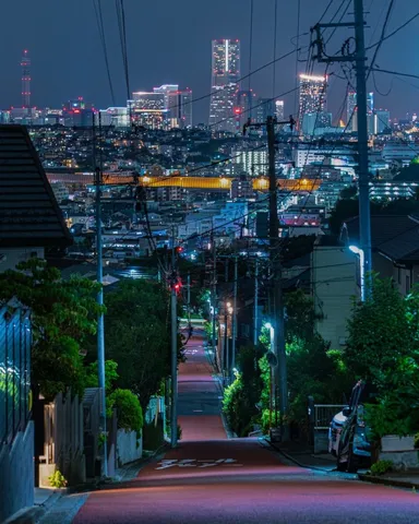 坂道を見下ろす夜景