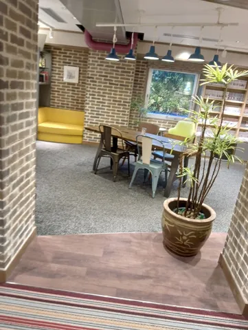 時が流れる煉瓦の部屋