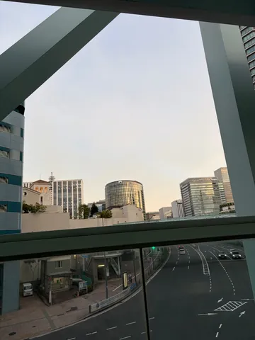 都会の隙間から見える空