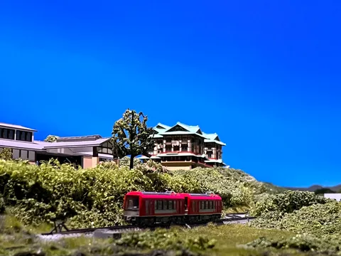 ミニチュアの世界を走る列車
