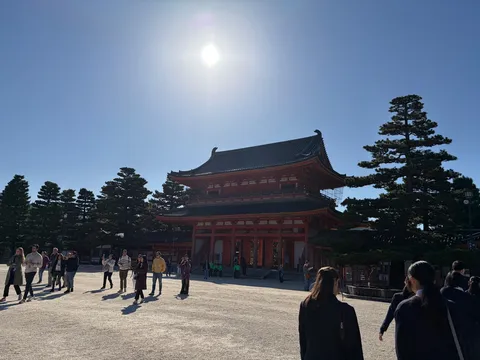太陽と朱色の門の静景