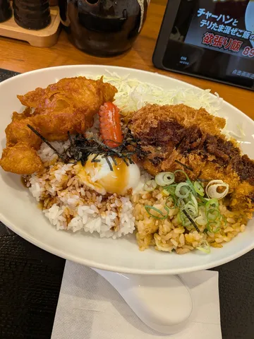 彩り豪快な丼トリオ