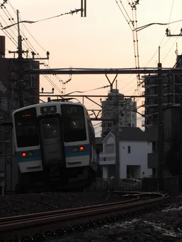 夕暮れ時の電車の旅路