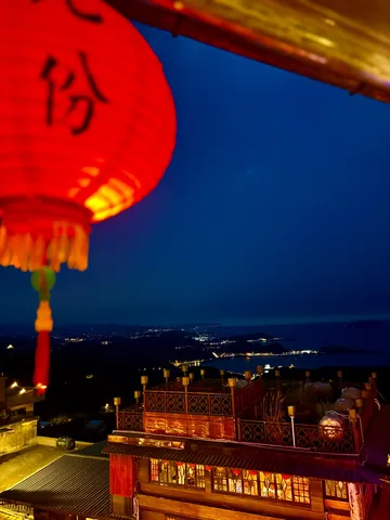 闇夜を彩るランタン