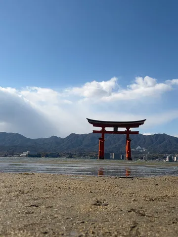 水面に映る鳥居、風情ある風景