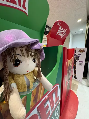 店頭のポップなぬいぐるみ