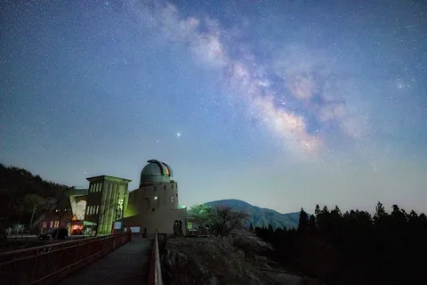 星降る夜の天文台