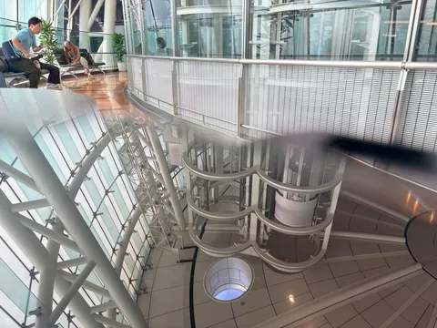 近未来的な空間の不思議な魅力