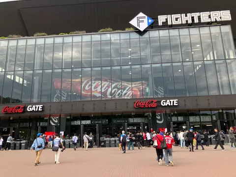 ゲートに集う試合前
