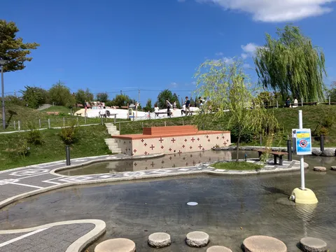 青空と水辺のんびり風景