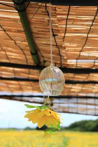 風鈴とひまわりの夏景色