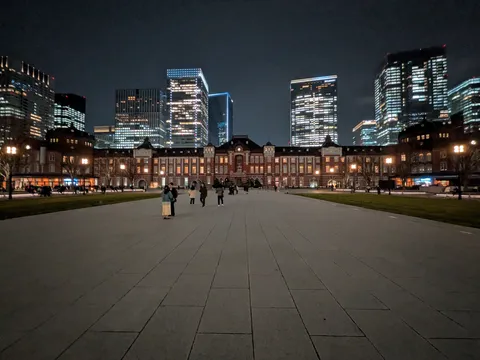 都会の灯火、建築の奏で