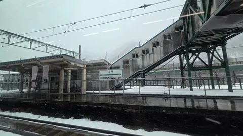 雪景色に佇む、懐かしの駅