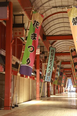 祭りの余韻が残る商店街