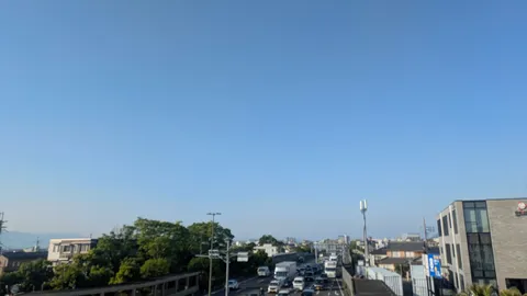 晴れた日の高速道路