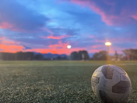 夕景と球の静かな瞬間