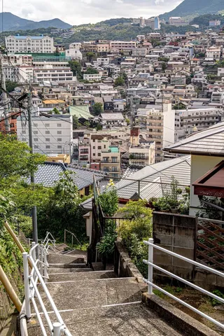坂道に広がる家々の迷路