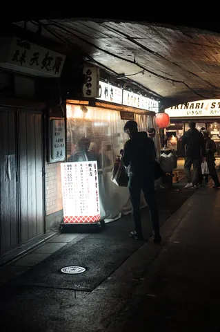 路地裏の灯火