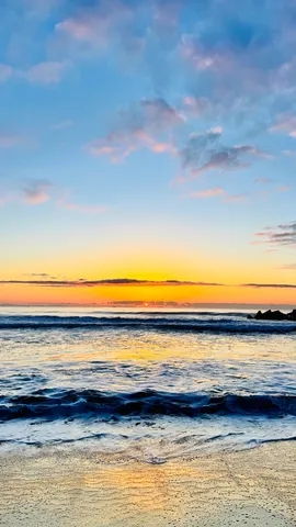 水平線に溶ける夕日