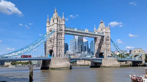 タワーブリッジとロンドンの日常