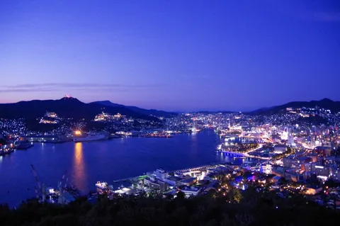 夜景キラキラ、電球何個分？
