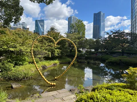水辺で輝く、都市の心