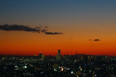 夜景に染まる空のグラデーション