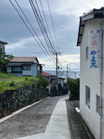 雨上がりの坂道、静かな日常