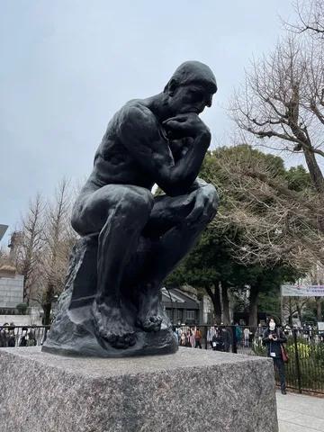 思索する石の孤独