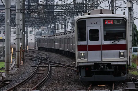 雨の日の鉄道風景、一期一会の瞬間
