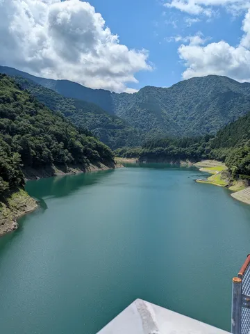 山と水の静かな眺め