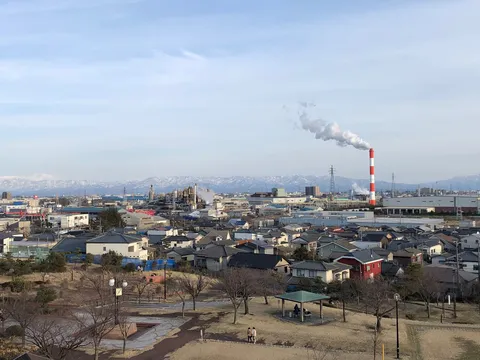 山街と煙のリズム