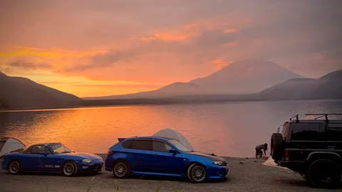 映え湖畔、愛車たちのランデブー