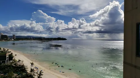 空と海、光と影のドラマ