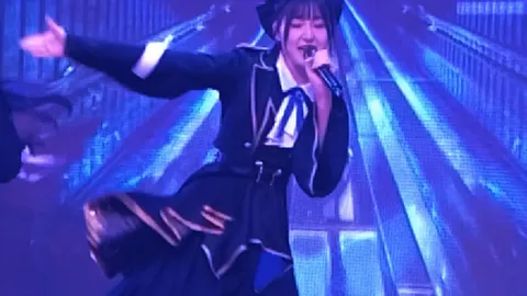 青き光、舞うステージ