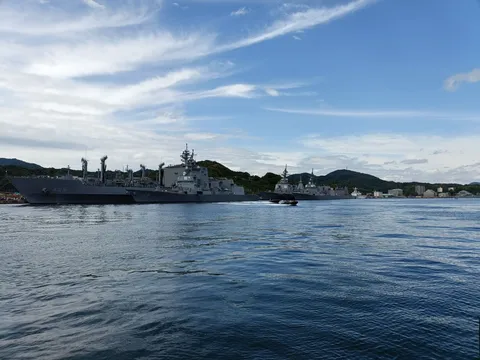 静寂の港、軍艦たちの休息