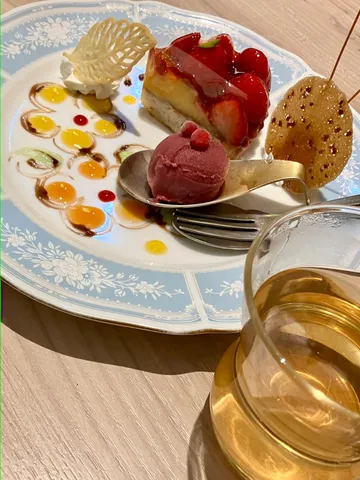 宝石箱のようなデザート