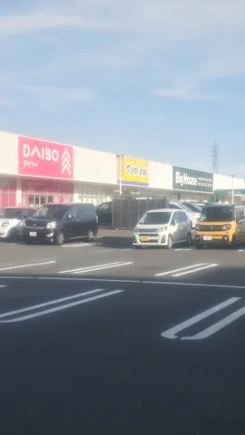 晴れた日のダイソー前