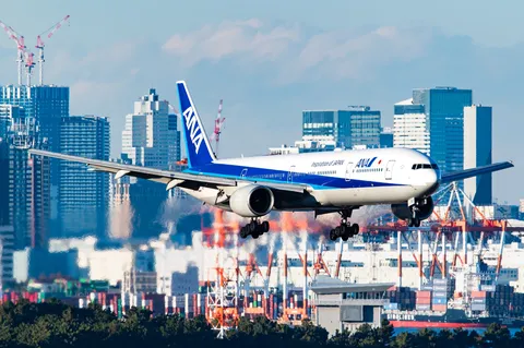 翼よ、空へ。街は海原。