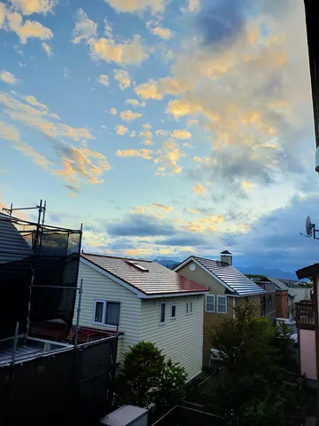 夕暮れの街並み、静かな時間