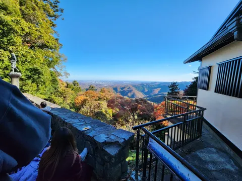 青空と山の秋景色
