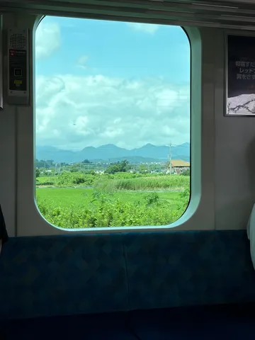 移りゆく景色、電車の窓から