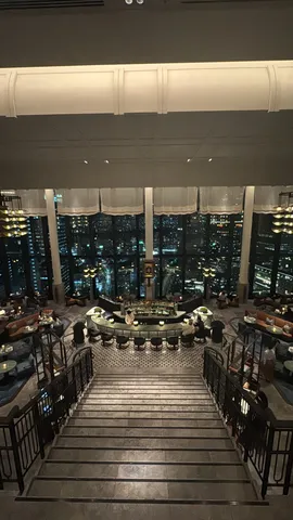 煌めく夜景と洗練された大人の空間