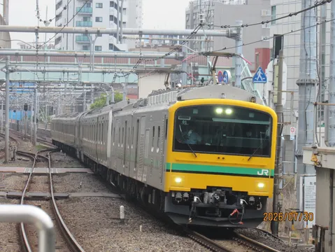 黄色い電車、疾走の予感